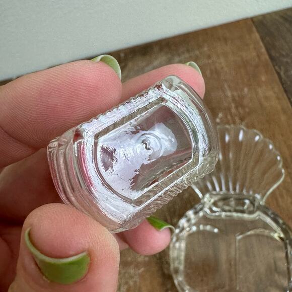 Vintage Clear Glass SeaShell Turkey Feather Salt and pepper Set red caps - Picture 3 of 9